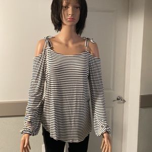 Blouse tied on shoulders..sizeL